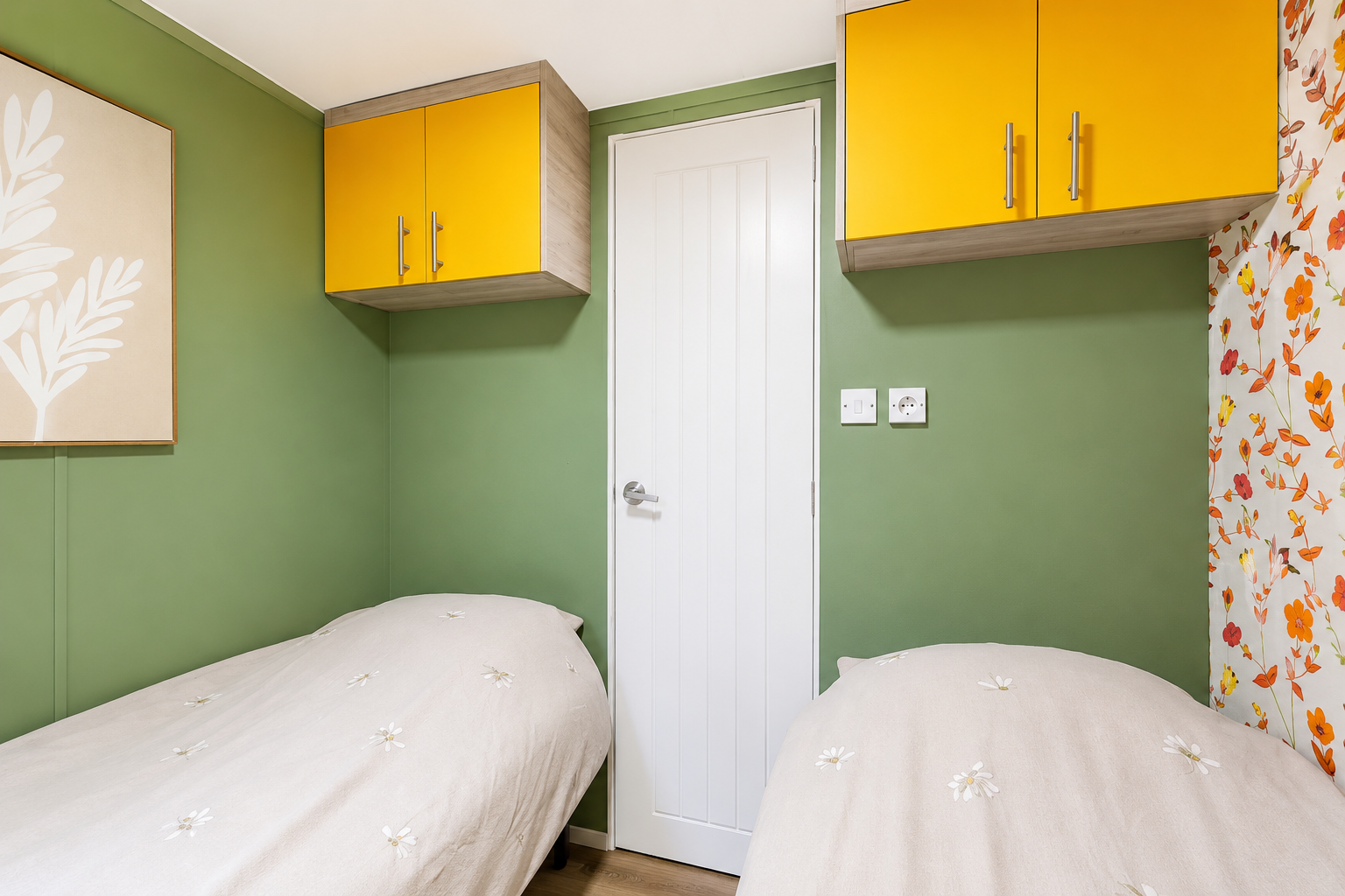 Slaapkamer met twee eenpersoonsbedden